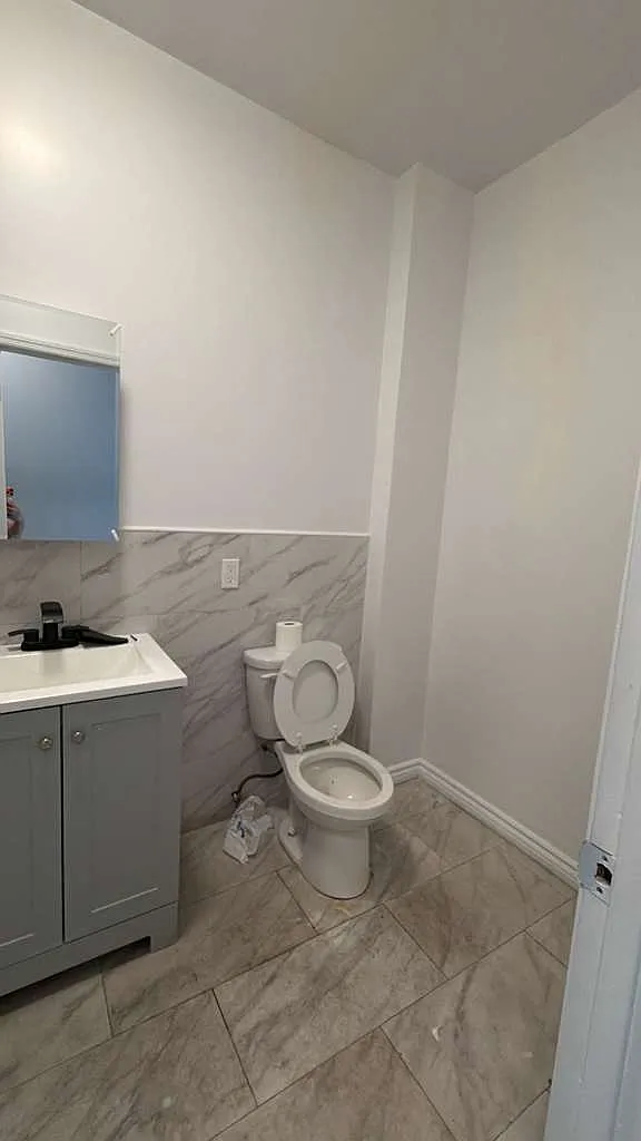 Building Photo - 1248 Stratford Ave #3A