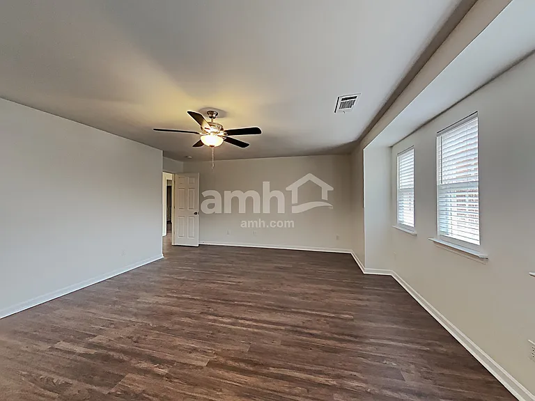 407 Howell Xing — Photo 15
