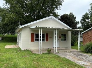 1105 S 39th St, Saint Joseph, MO 64507