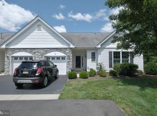 25 Meadowlark Dr, Hamilton, NJ 08690