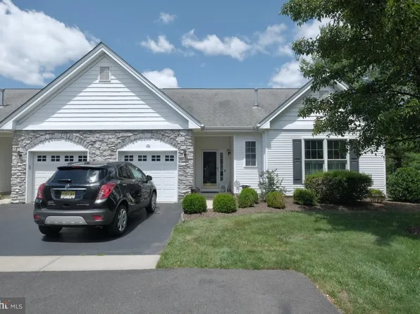 25 Meadowlark Dr, Hamilton, NJ 08690