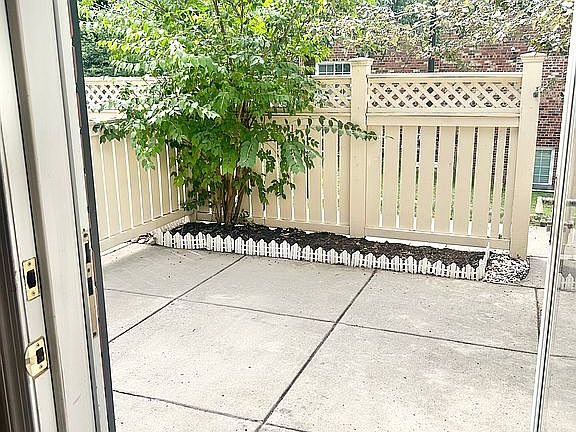 4th image of 1587 N Van Dorn St #B