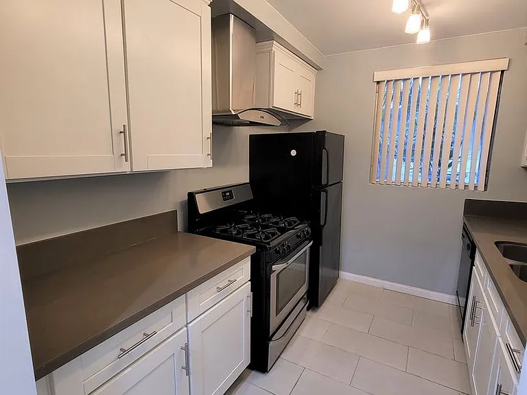 1132 S Oakhurst Dr — Photo 5