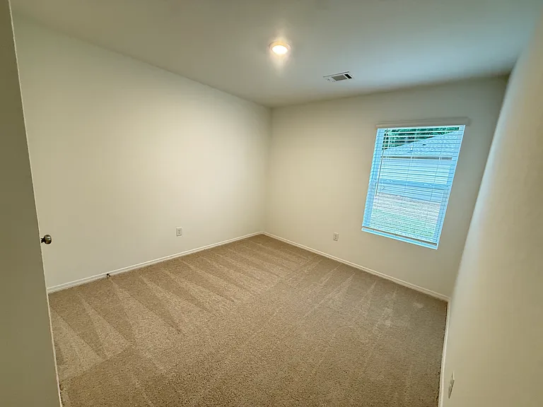 830 Gussy Ln #7 — Photo 6