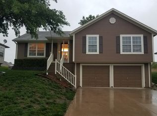 610 SW Creek Ridge Dr, Grain Valley, MO 64029