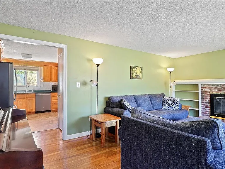 16 Mapleleaf Dr — Photo 6