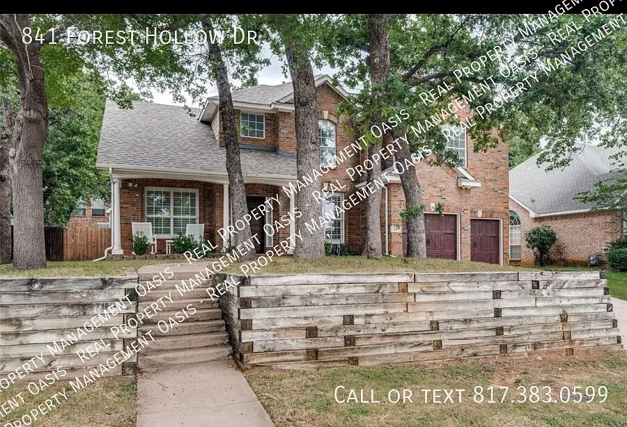 5-Bedroom Pool Home in Hurst Energy-Efficient & Convenient — Photo 3