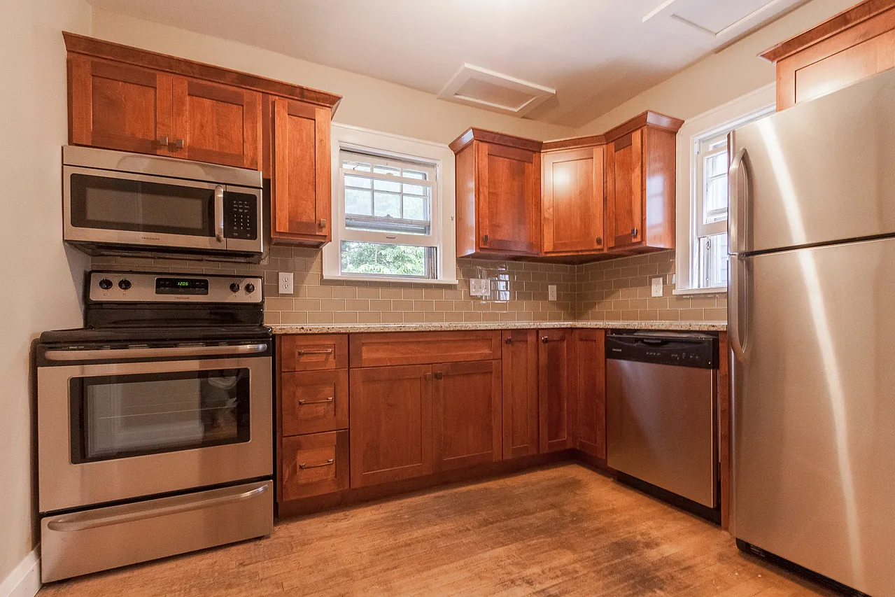 2642 Kendall Ave - 1 — Photo 1