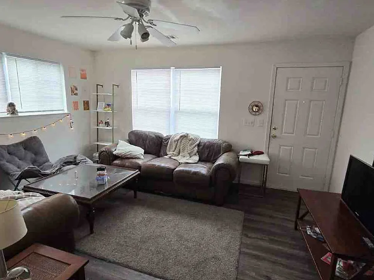 220 Campus Dr — Photo 2