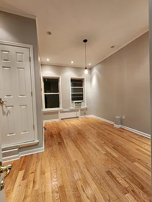 Rented by NYC LUXURY APT RENTALS CO LLC | media 16