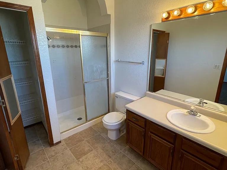5015 Emerald St — Photo 4