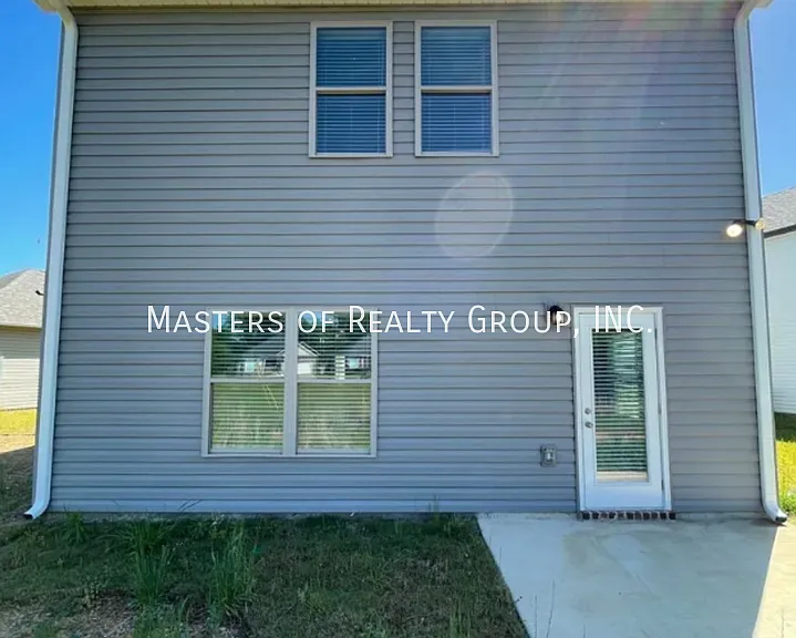 100 Cole Ln — Photo 2