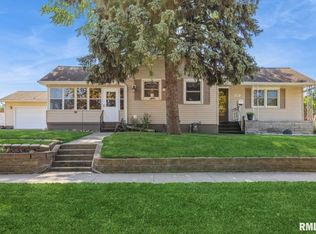 1207 S 9th St, Clinton, IA 52732