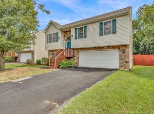2335 Oakleaf Dr, Roanoke, VA 24017