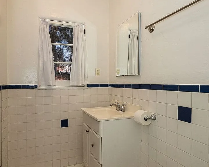 1221 S Sycamore Ave — Photo 28