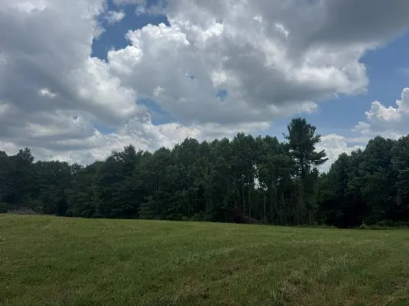 427 Hemlock Ridge Rd, Hillsville, VA 24343