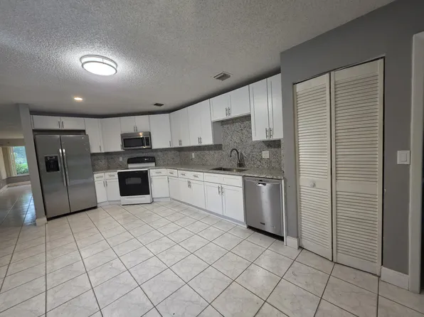 11511 NW 36th St, Pompano Beach, FL 33065