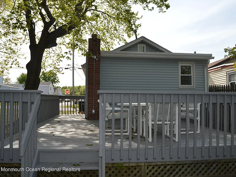 186 S Park Ave — Photo 26