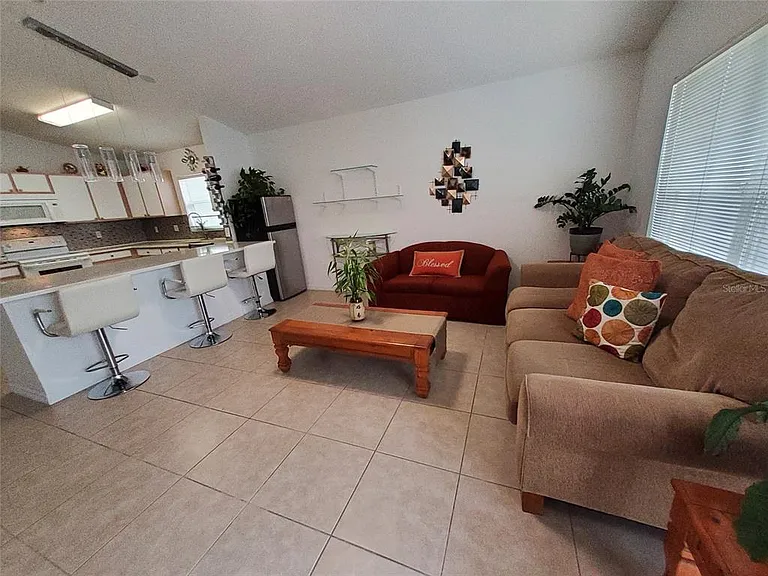 944 Lockbreeze Dr — Photo 5