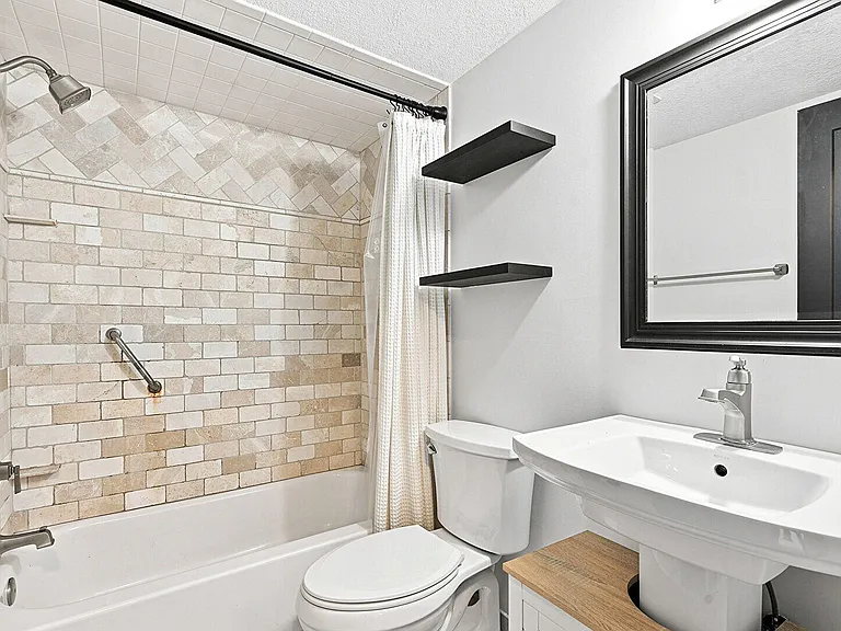 2480 SE Garden Ter #507 — Photo 11