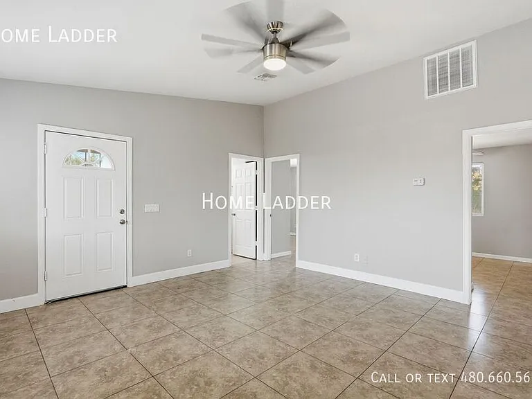 1724 W Carol Ave #A — Photo 2