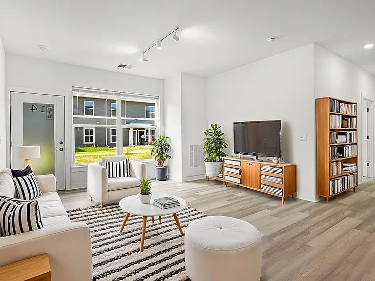 Point Gardens Apartments — Photo 18