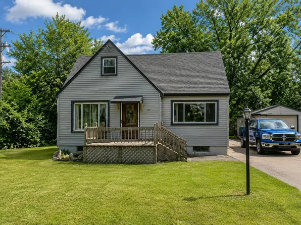 1111 Idlewild Dr, Round Lake Beach, IL 60073
