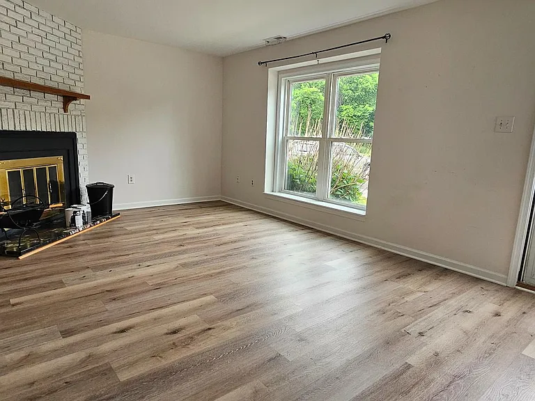 224 Yardley Ct — Photo 4