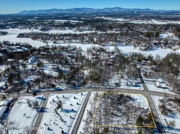 327 Tommy Trail, Coxsackie, NY 12051