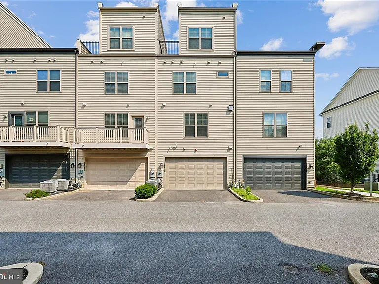 14319 Potomac Heights Ln — Photo 2