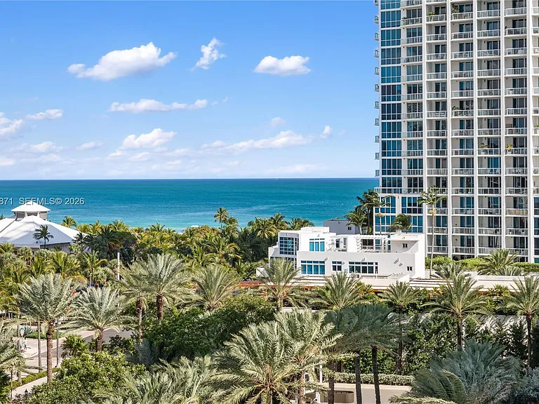 300 S Pointe Dr #907 — Photo 41