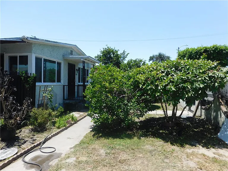 806 E 103rd Pl — Photo 3