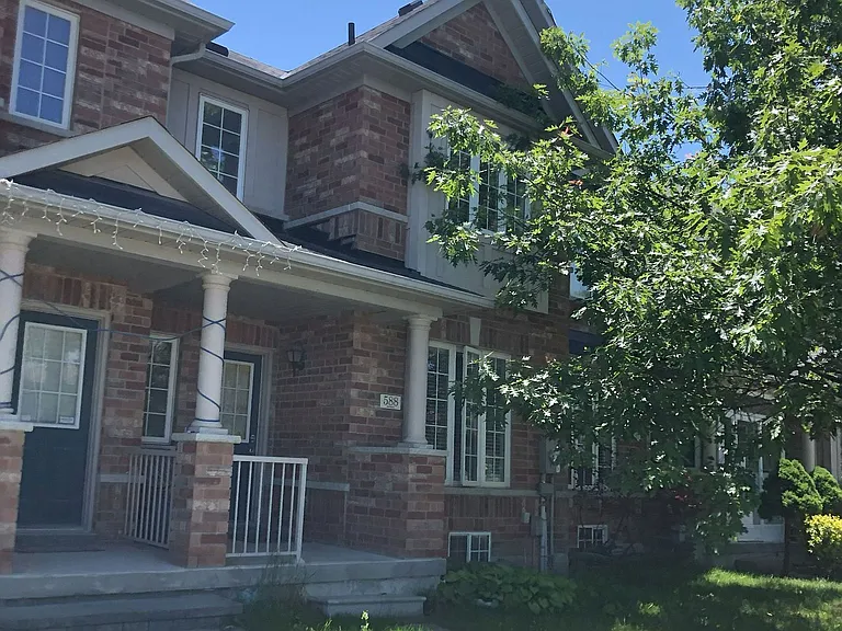588 Hoover Park Dr — Photo 1