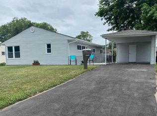 39 Twisting Ln, Levittown, PA