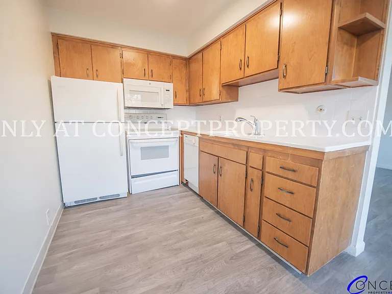 425 E 3rd Ave — Photo 48