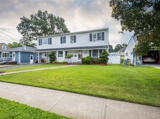 164 Lindbergh St, Massapequa Park, NY 11762