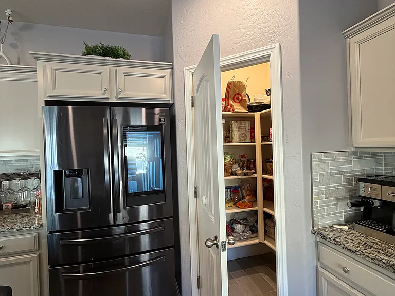 3486 N Clover Ave — Photo 15