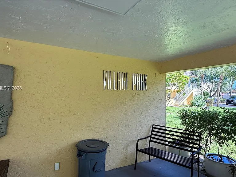 5168 NE 6th Ave #407 — Photo 47
