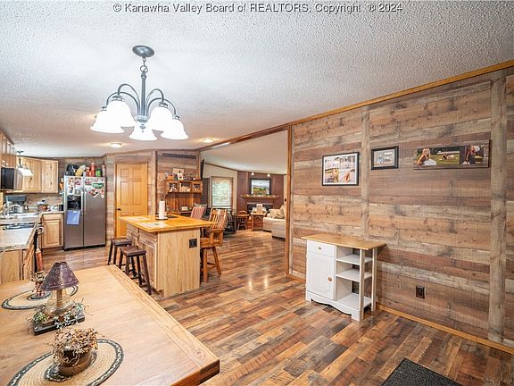 5th image of 174 Courtney Dr