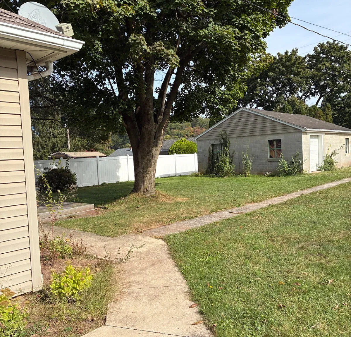3 bed, 1.0 bath, $1,595 — Photo 3