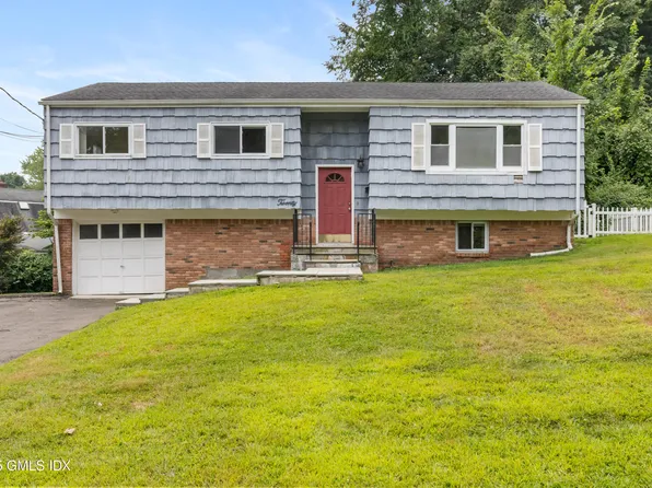 20 Lancaster Pl, Stamford, CT 06905