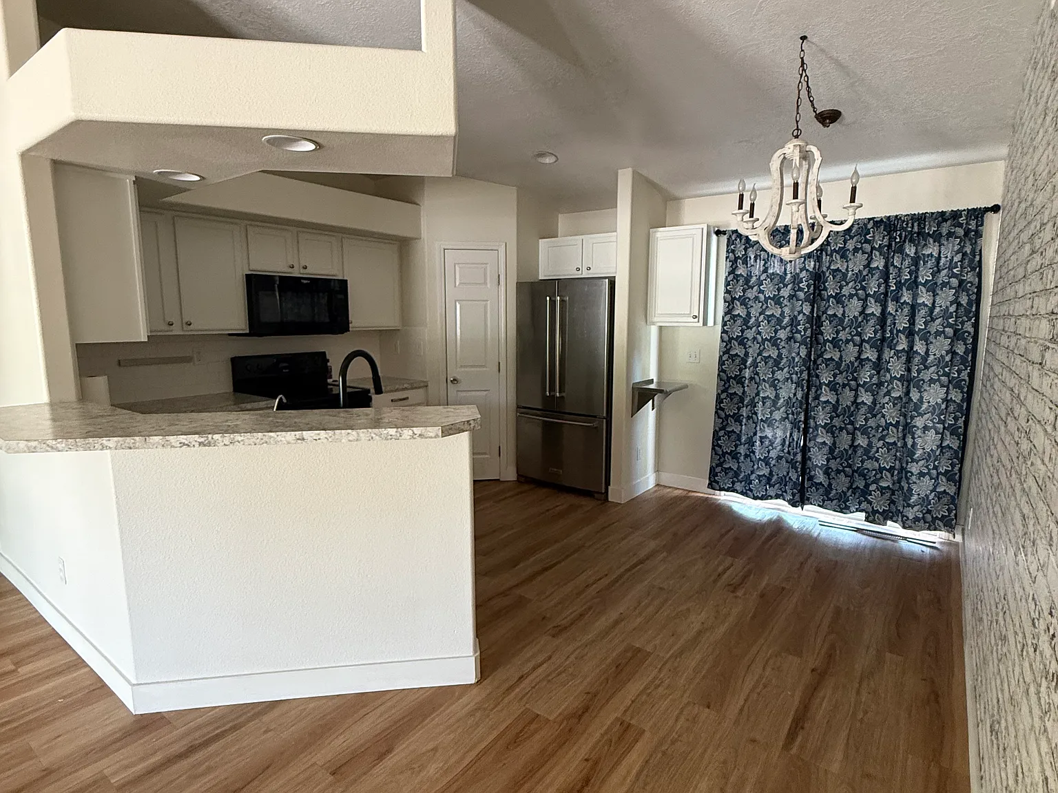 3 bed, 1116 sqft, $1,900 — Photo 2