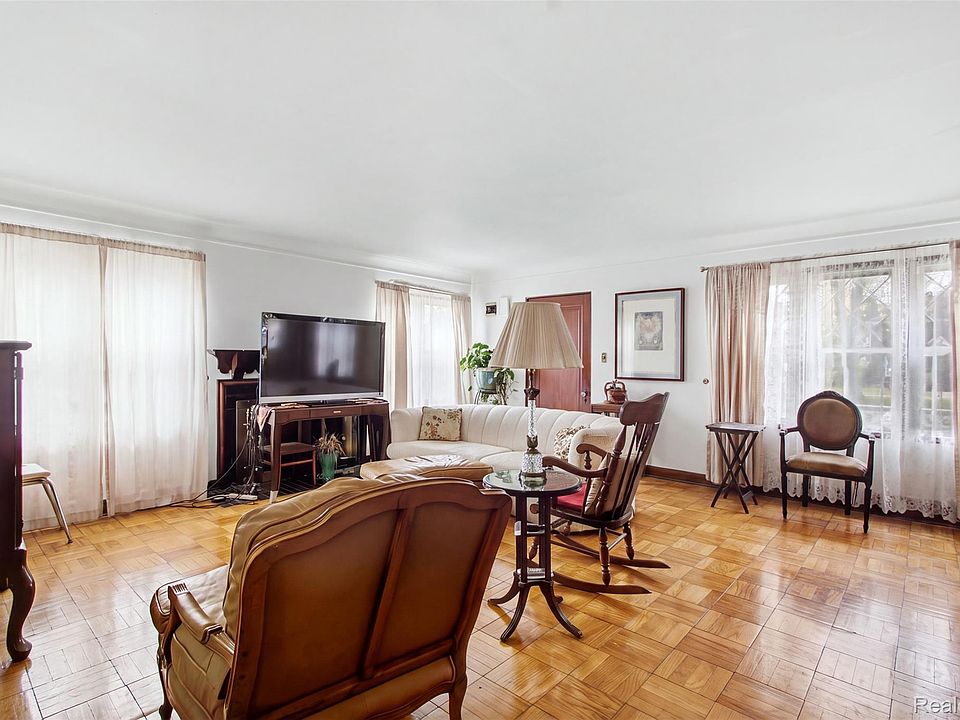 202 Riverside Dr, photo 4