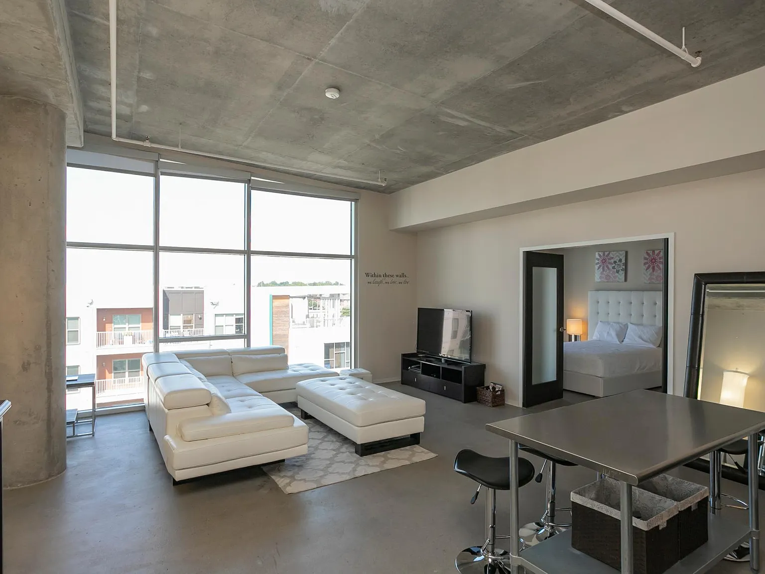 1 bed, 1.5 bath, 1024 sqft, $2,800 — Photo 2
