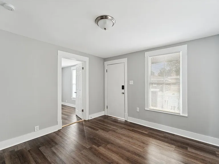2120 E Gwinnett St — Photo 4