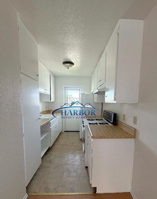 2 bed, 2.0 bath, 728 sqft, $2,050 — Photo 4