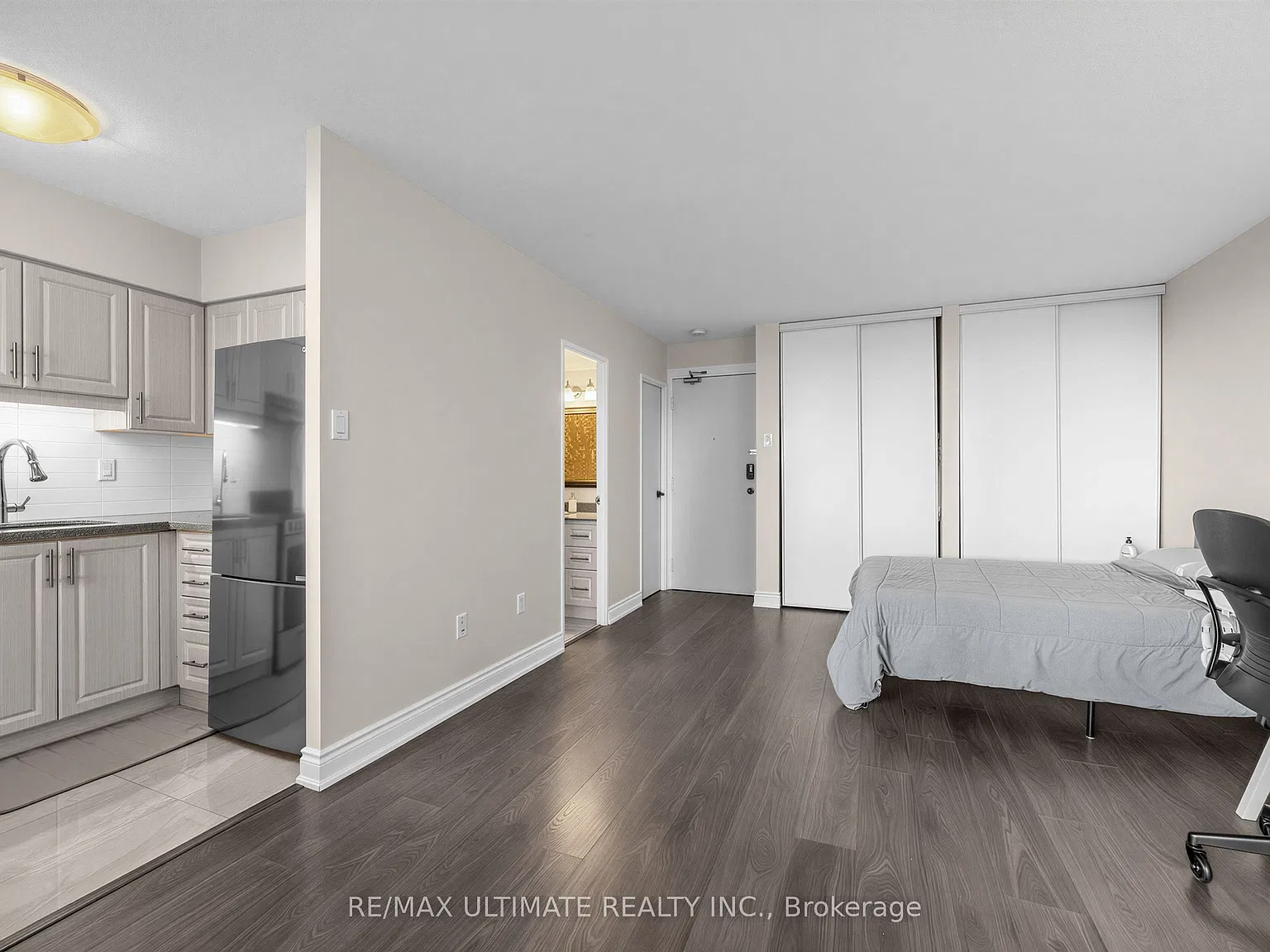 720 Spadina Ave — Photo 4