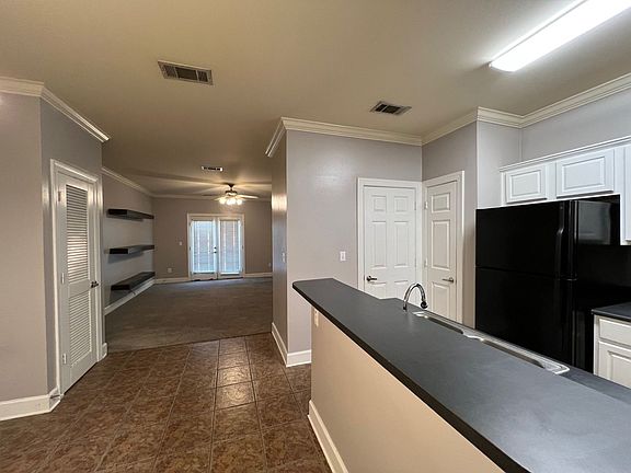 3rd image of 153 Aspen Sq