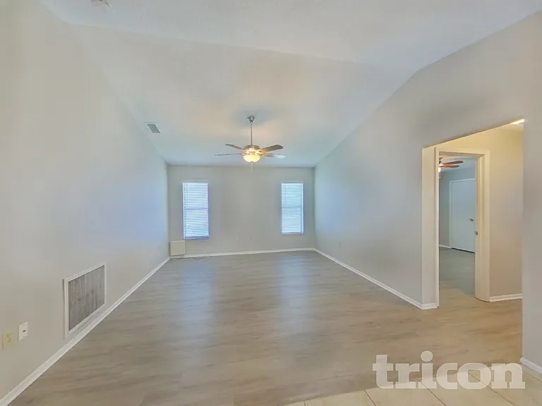 2273 Seward Cir — Photo 3