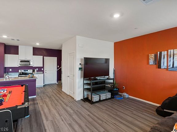 3rd image of 432 Horizon Cove Pl